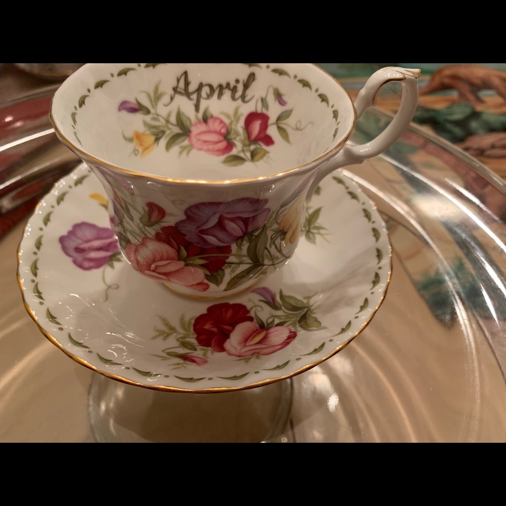 Royal Albert Flower of the Month Series “April”